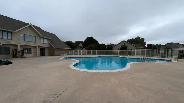 Bay Colony Pool